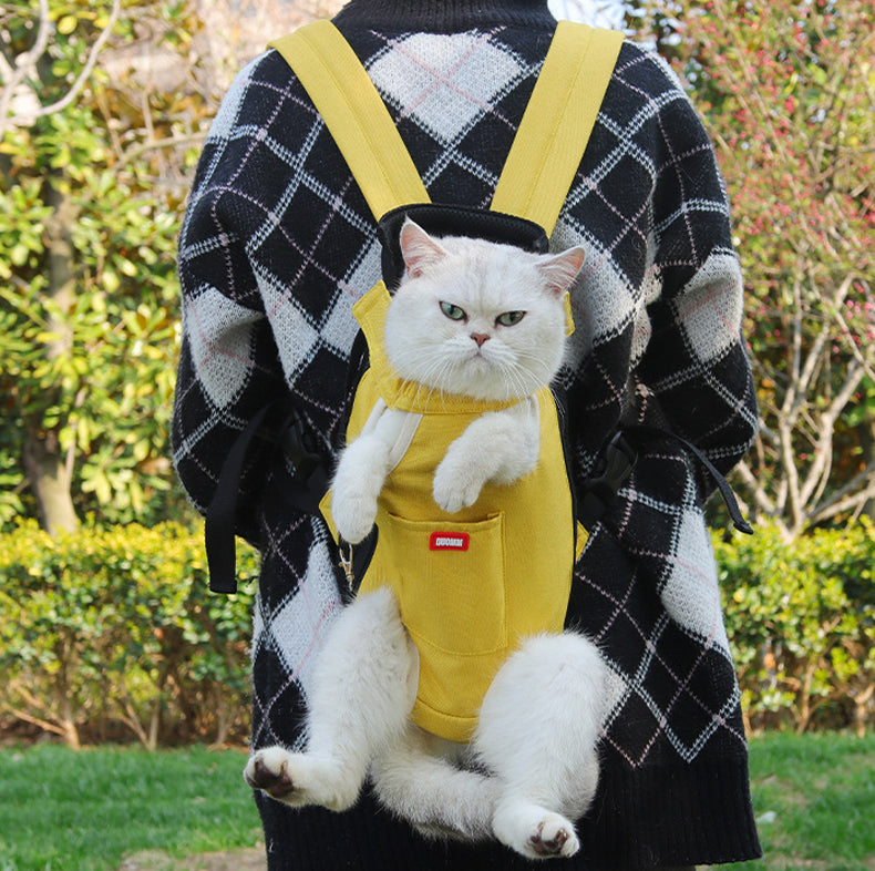 Portable pet outdoor bag, breathable cat bag with exposed pet backpack, comfortable dog backpack for outdoor activities, pet bag